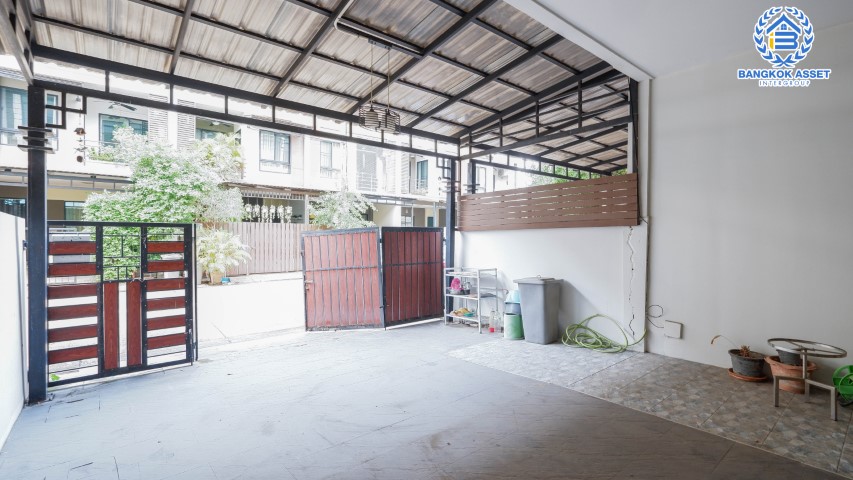 *****ทาวน์เฮ้าส์มือสอง ม.ซิกเนเจอร์ วิภาวดี60 บนเนื้อที่ 19.4 ตร.ว. ฟังก์ชัน 3 ห้องนอน 3 ห้องน้ำ 2 ที่จอดรถ ที่สุดของทำเลคุณภาพเชื่อมต่อถนนแจ้งวัฒนะ, ถนนพหลโยธิน ใกล้รถไฟฟ้าสายสีแดง "สถานีหลักสี่" และทางด่วน "อุดรรัถยา"